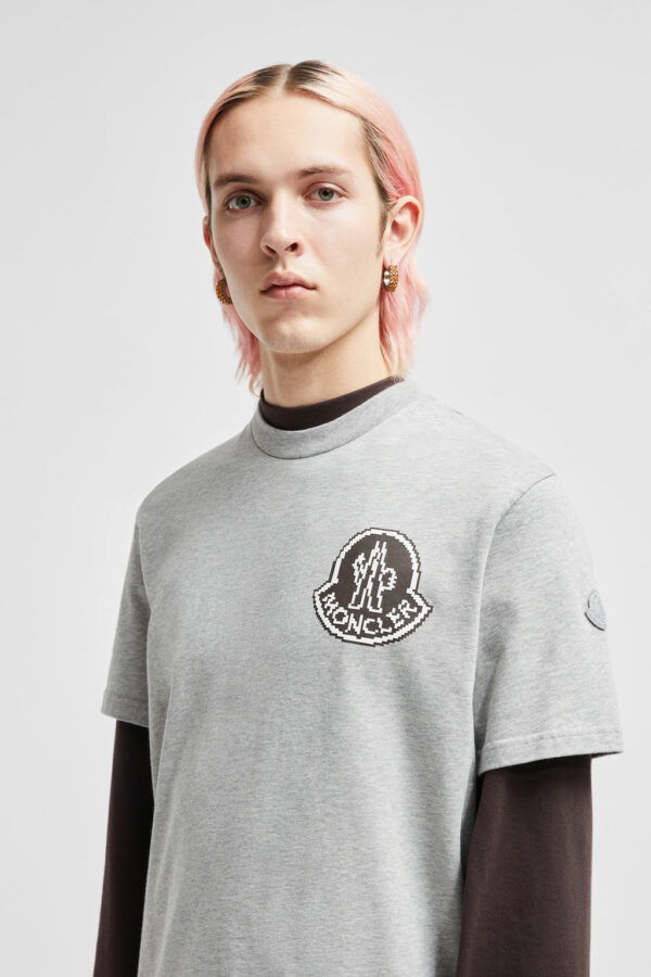 Tee-shirt à logo "PIXÉLISÉ" MONCLER – Image 4